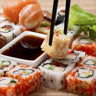 Foto von Sushi und Rollen 3