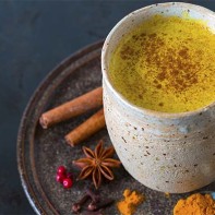 Photo du lait doré au curcuma