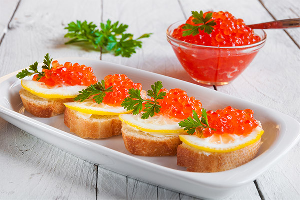 Toasts au caviar rouge