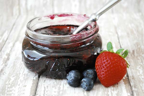 Confiture de myrtilles aux fraises