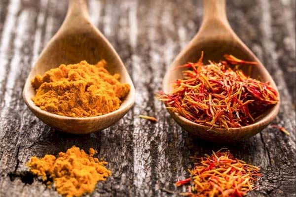 Qu'est-ce qui est plus bénéfique : le safran ou le curcuma ?