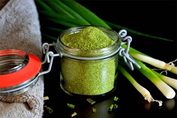 Où peut-on utiliser l'oignon vert séché ?