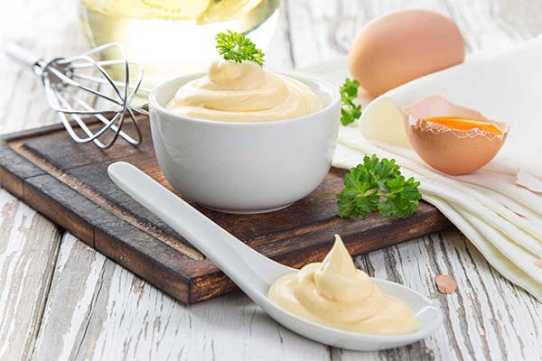 Comment introduire correctement la mayonnaise dans l'alimentation d'une mère qui allaite