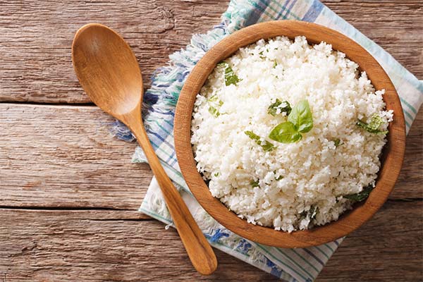 Comment introduire correctement le riz dans l'alimentation d'une mère qui allaite