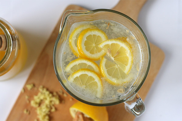 Anwendung von Wasser mit Zitrone in der Kosmetik