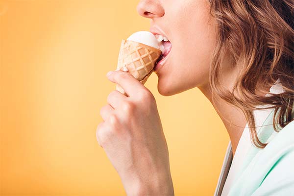 Comment introduire correctement la glace dans l'alimentation d'une mère qui allaite