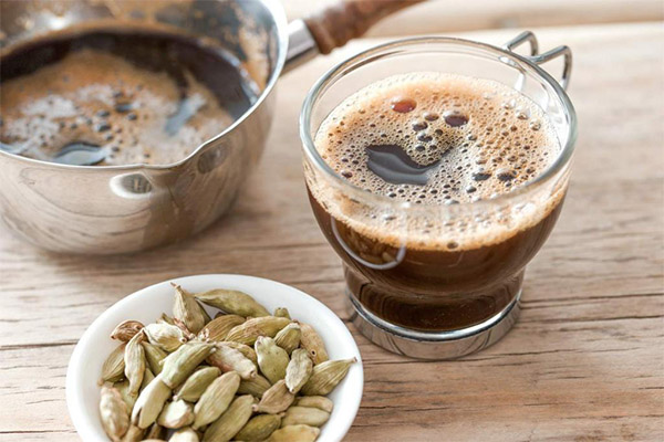 Café et thé à la cardamome
