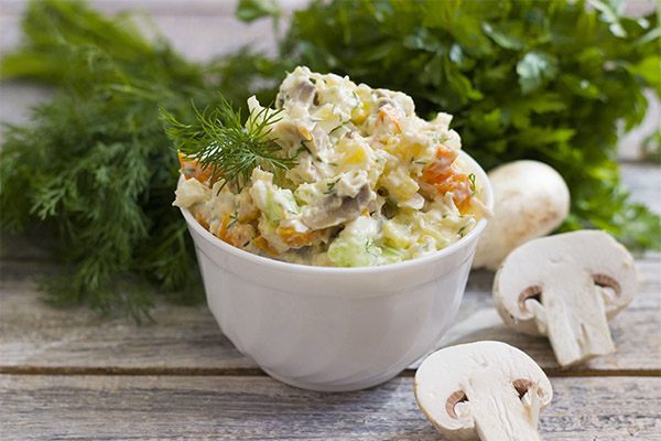 Recettes de salades avec des champignons de Paris crus