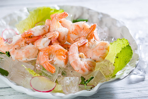 Comment et avec quoi mange-t-on les crevettes