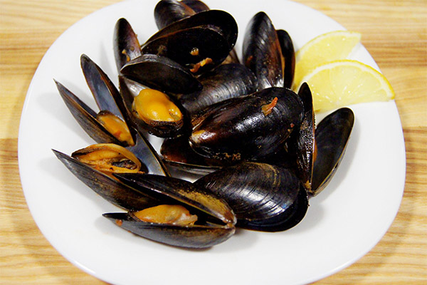 Wie isst man Miesmuscheln richtig?