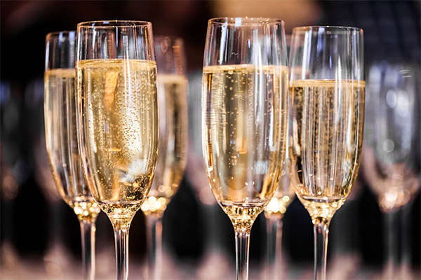 Comment boire le champagne correctement