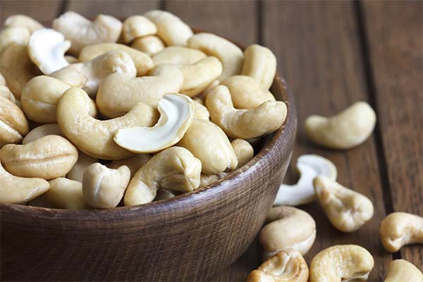 Wie führt man Cashewnüsse richtig in die Ernährung einer stillenden Mutter ein?
