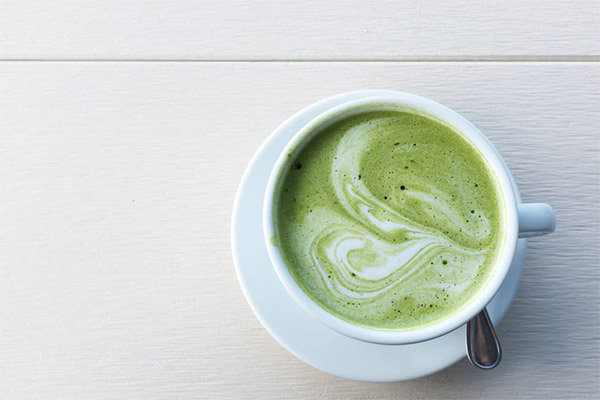 Bienfaits et inconvénients du thé vert au lait