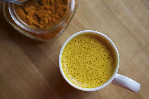 Méfaits et contre-indications du thé au curcuma