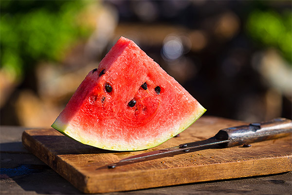 Wie isst man Wassermelone richtig?