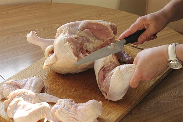 Comment découper un poulet pour la soupe