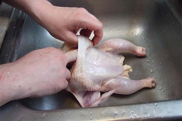 Comment enlever la peau du poulet