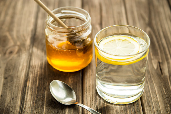 Recettes d'eau au miel avec divers additifs