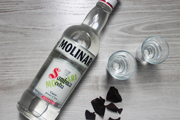 Wie man Sambuca richtig trinkt