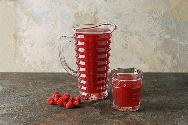 Boisson aux fruits à la confiture de framboise