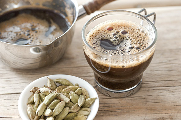 Bienfaits et inconvénients du café à la cardamome