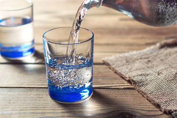 Anwendung von Sprudelwasser in der Küche