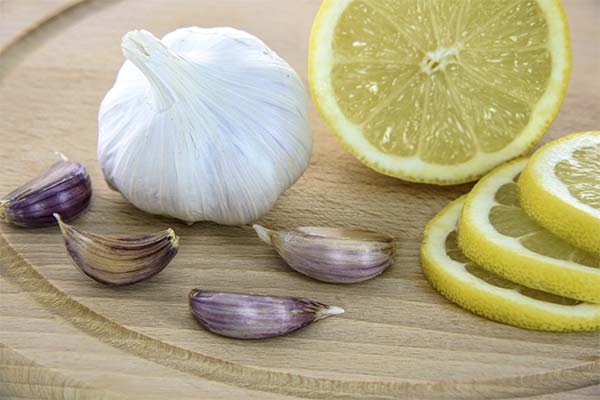 Mélange à base d'ail, de persil et de citron