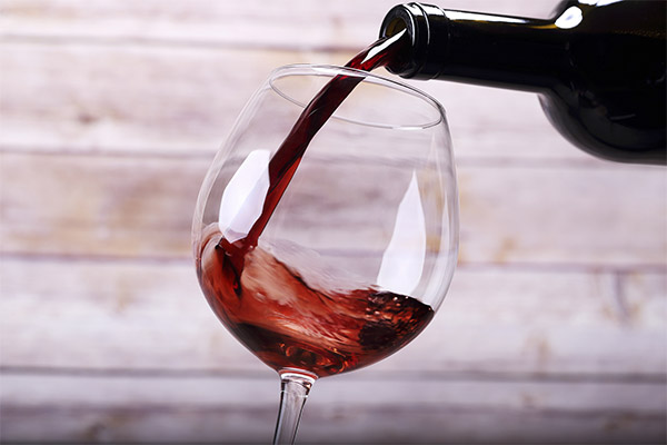 Quelles boissons peut-on consommer et lesquelles éviter en cas d'hémorroïdes ?