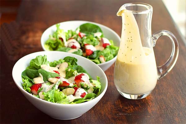 Par quoi assaisonner une salade à la place de la crème fraîche ?