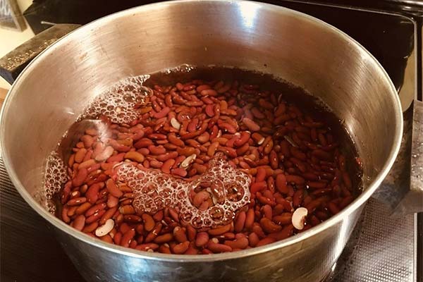 Wie Sie rote Bohnen im Topf kochen
