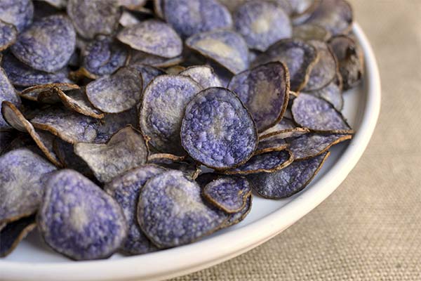 Chips de pommes de terre violettes
