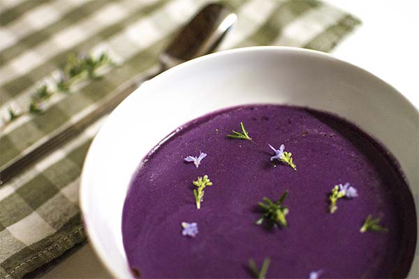 Velouté de pommes de terre violettes