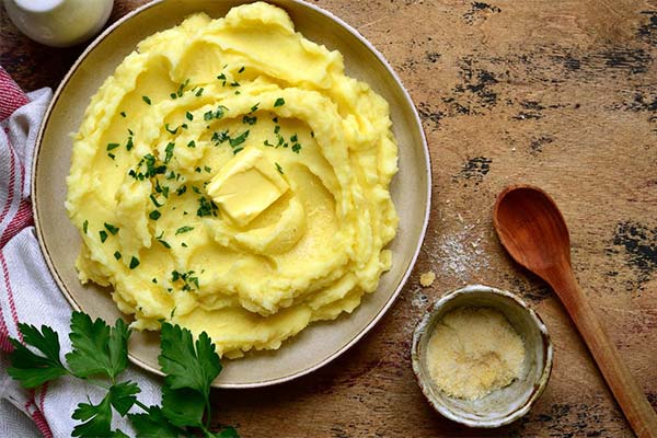 Comment bien réchauffer la purée de pommes de terre restante à la poêle