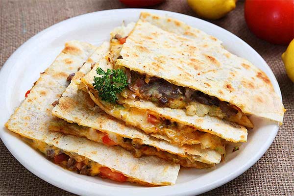 Quesadilla aux pommes de terre et aux champignons