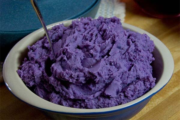 Purée de pommes de terre violettes