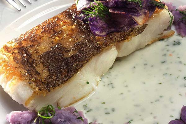 Poisson aux pommes de terre violettes