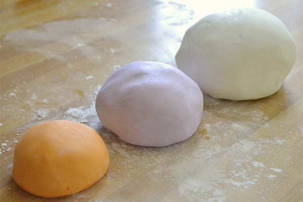 Wie man Fondant für Kuchen trocknet