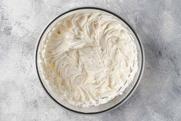 Crème Plombir pour gâteau