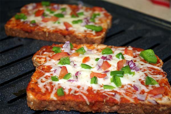 Pizza à base de pain rassis