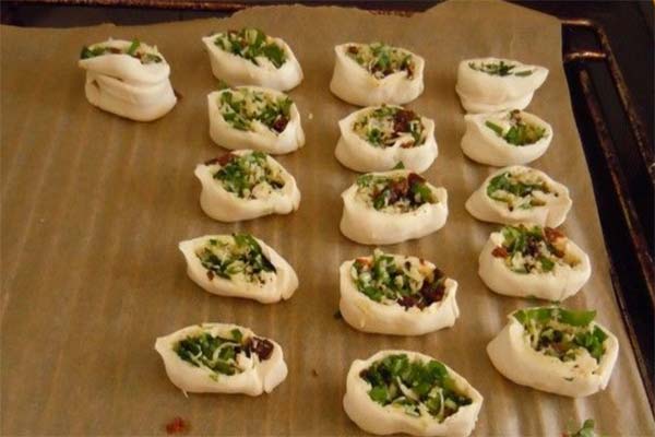 Blätterteigröllchen mit Bärlauch