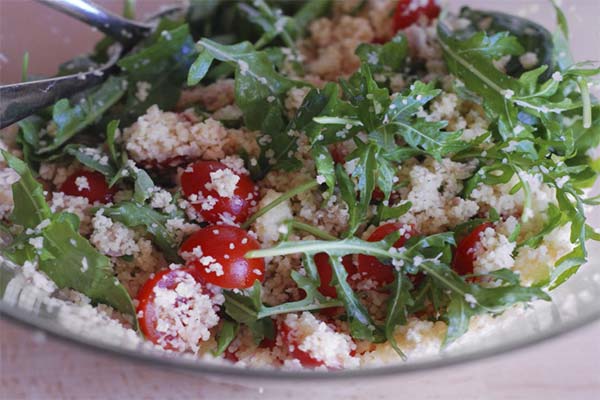 Salat mit Couscous, Thunfisch und Rucola