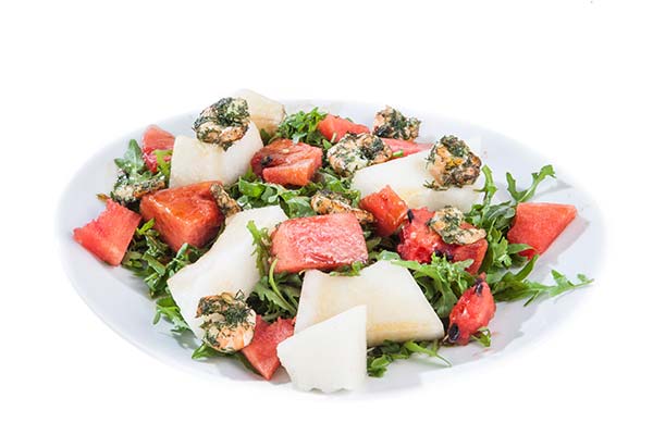 Salade de roquette, crevettes et pastèque