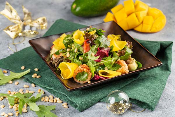 Salade de roquette, crevettes et mangue