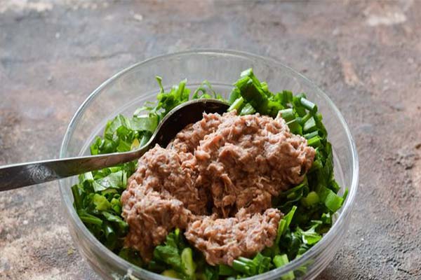 Salade au thon et aux concombres