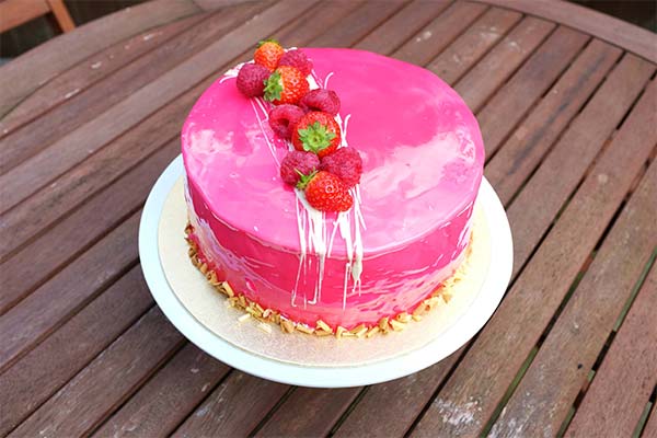 Torte mit Spiegelglasur