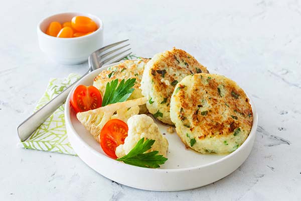 Délicieuses galettes (beignets) de chou-fleur