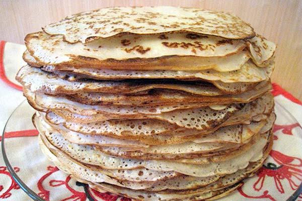 Blini mit saurer Milch