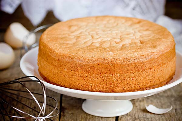 Wie und wo lagert man Biskuit vor dem Zusammenbau der Torte?