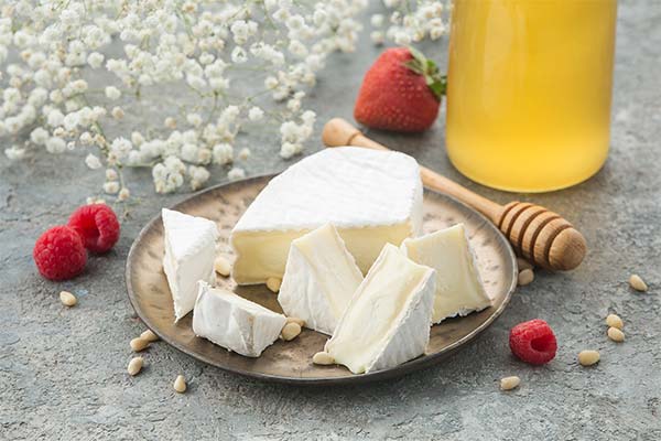 Wie und womit isst man Brie-Käse?