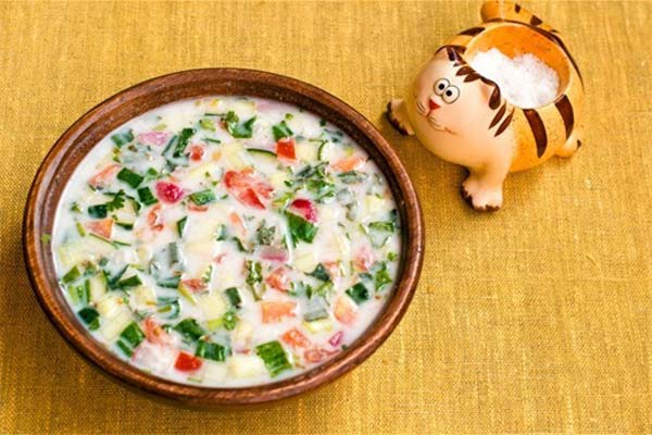 Kalte Sauermilchsuppe (Cholodnik)